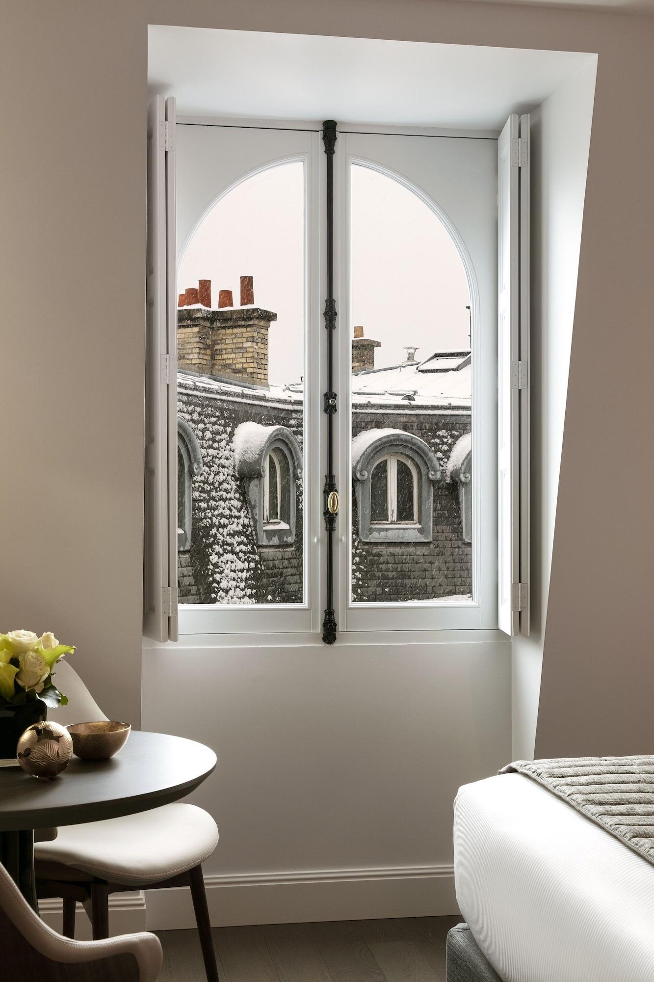 La Clef Champs-Elysees Paris By The Crest Collection Zewnętrze zdjęcie A window with a French window