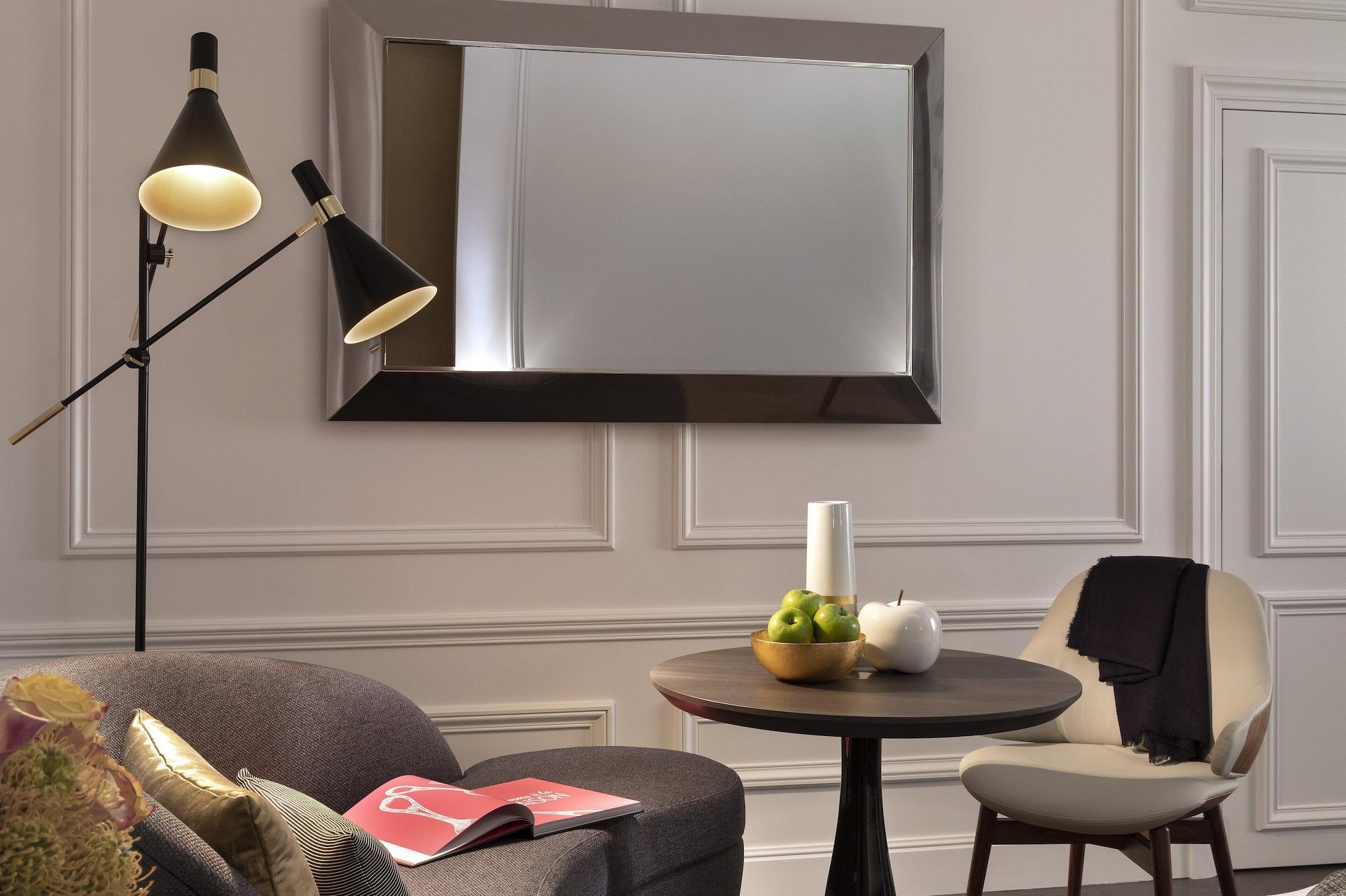 La Clef Champs-Elysees Paris By The Crest Collection Zewnętrze zdjęcie A mirror