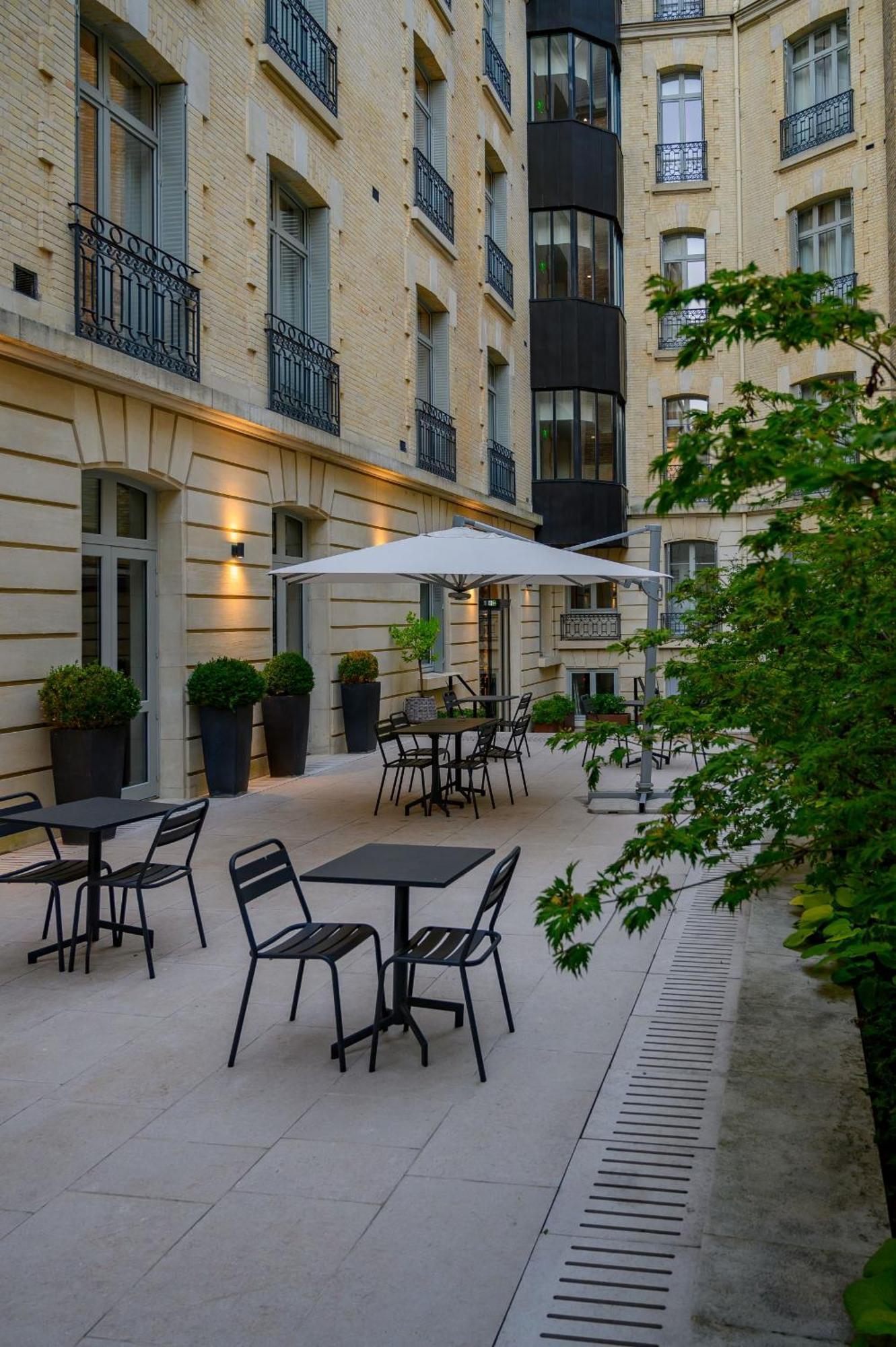 La Clef Champs-Elysees Paris By The Crest Collection Zewnętrze zdjęcie The courtyard of the hotel